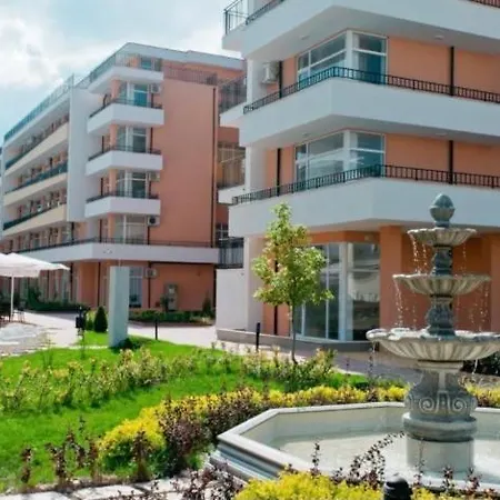 Kamelia Grand Apartments * サニービーチ