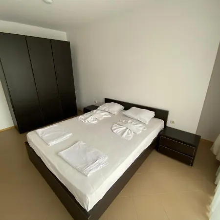 Kamelia Grand Apartments アパートホテル