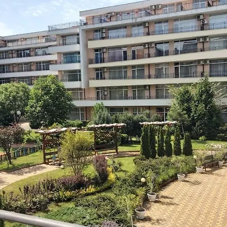 アパートホテル Kamelia Grand Apartments *