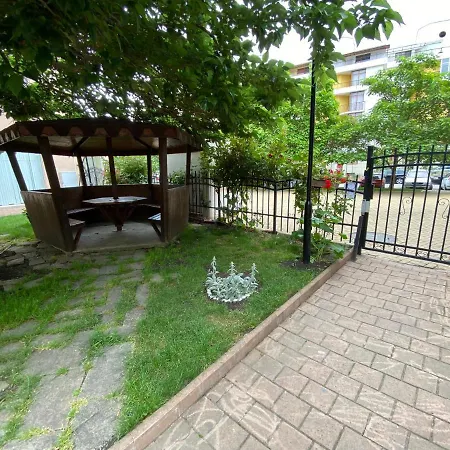 Kamelia Grand Apartments アパートホテル *