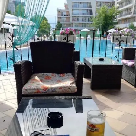 Kamelia Grand Apartments サニービーチ