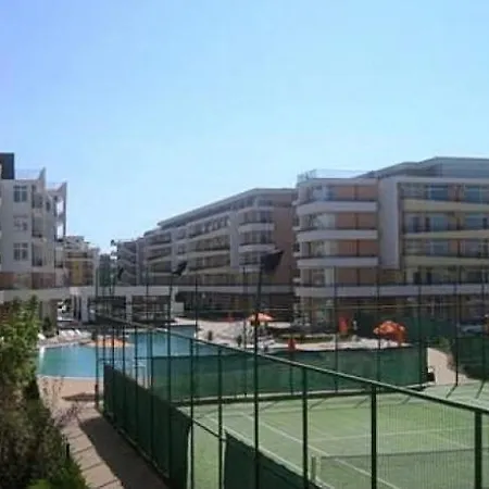 Kamelia Grand Apartments * サニービーチ