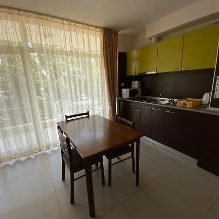 Kamelia Grand Apartments * 써니비치