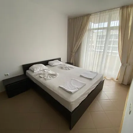Kamelia Grand Apartments 아파트호텔
